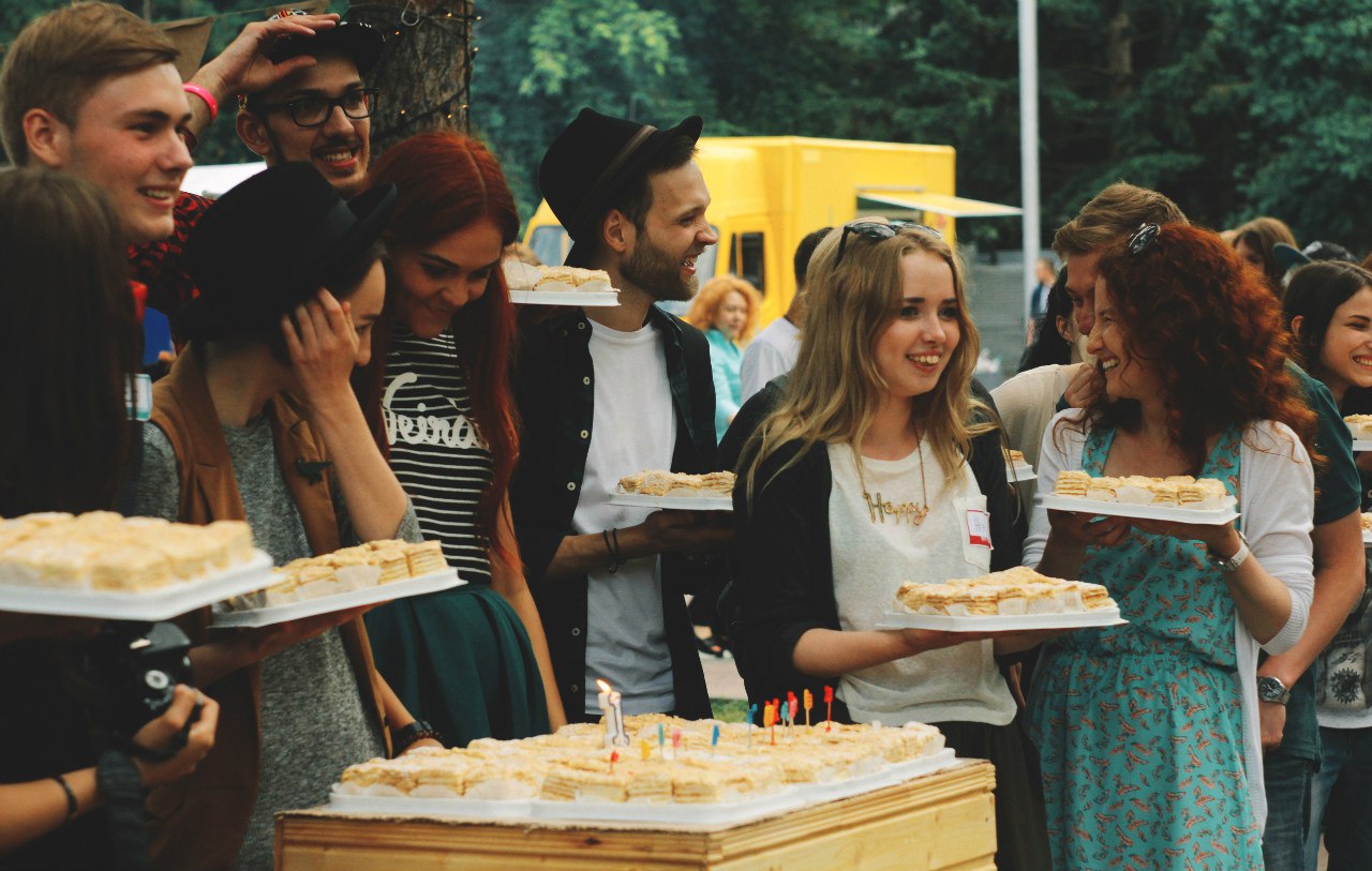 Торт 1 этаж. Этажи липецк. День рождения этажи. Торт недвижимость. Этажи логотип компании.