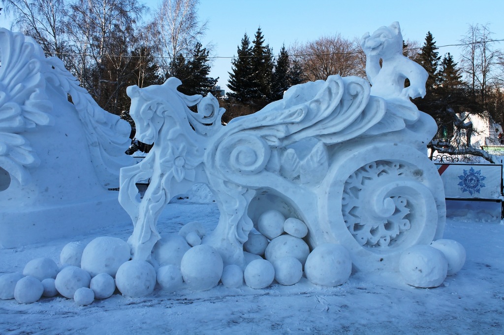 Снежные фигуры. Снежные скульптуры. Зимние фигуры. Необычные снежные фигуры.